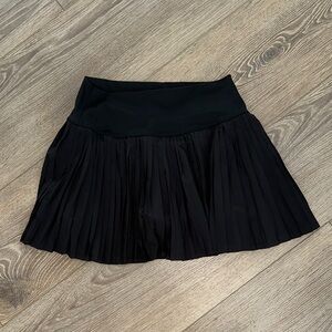 Chic Black Pleated Mini Skort
